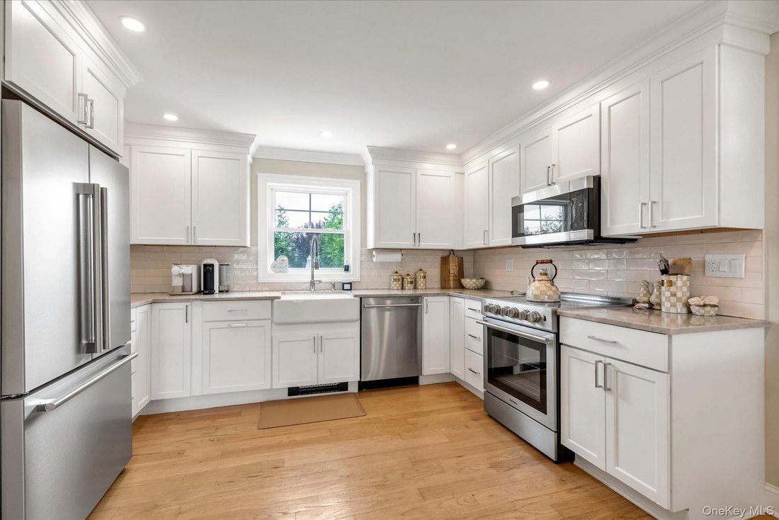 House in Bellmore, New York, United States 4 - 18683215