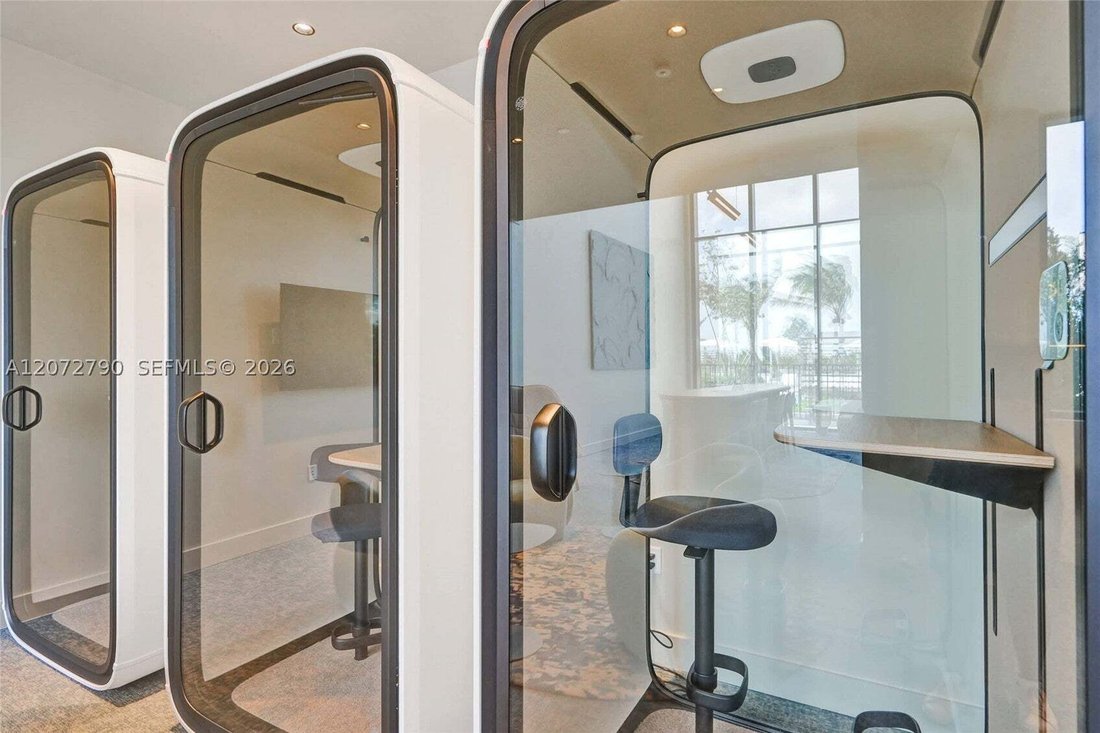 Condo in Miami Beach, Florida, United States 4 - 18680357
