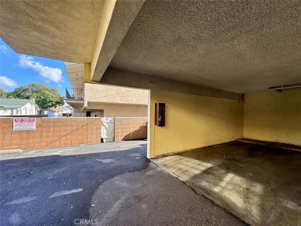 Alhambra, California, United States 5 - 18682849