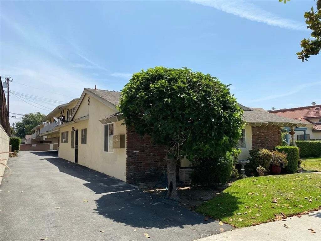 Alhambra, California, United States 1 - 18682849