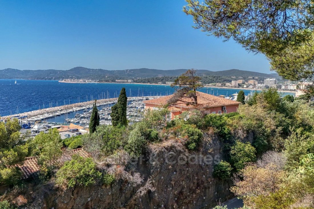 House in Le Lavandou, Provence-Alpes-Côte d'Azur, France 2 - 18682428