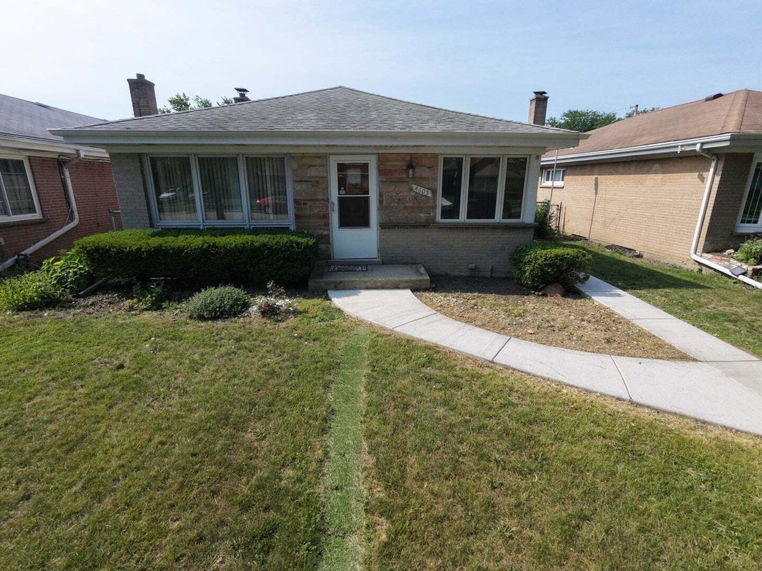 House in Skokie, Illinois, United States 4 - 18680899