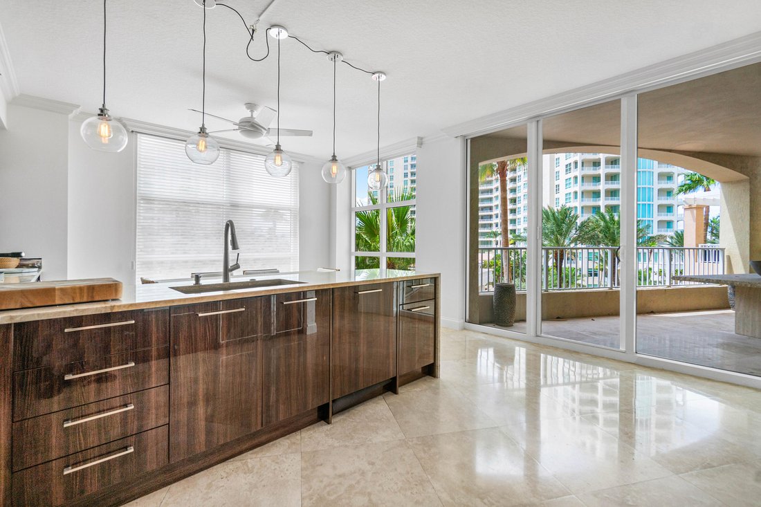 Condo in Boca Raton, Florida, United States 5 - 18683398