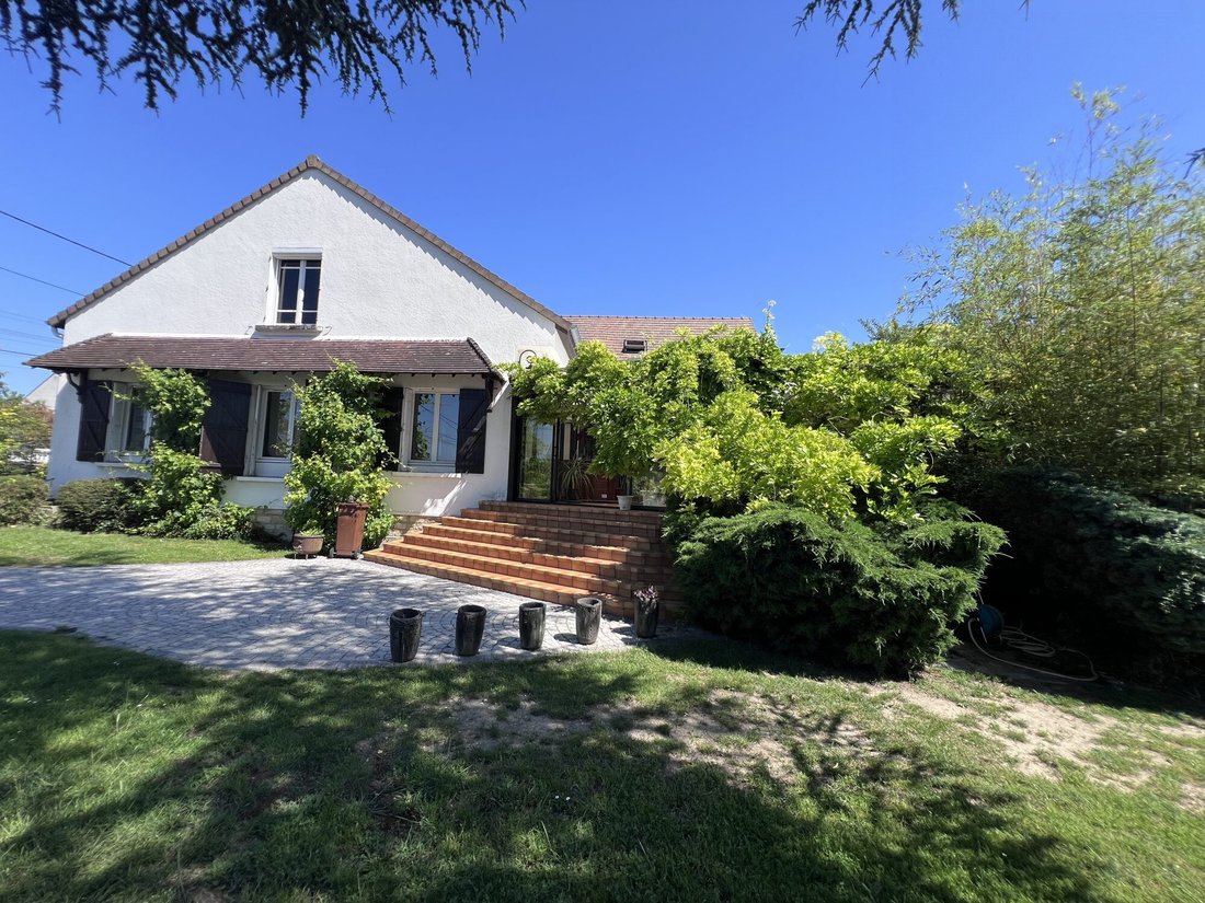 House in Osny, Ile-de-France, France 1 - 18684514
