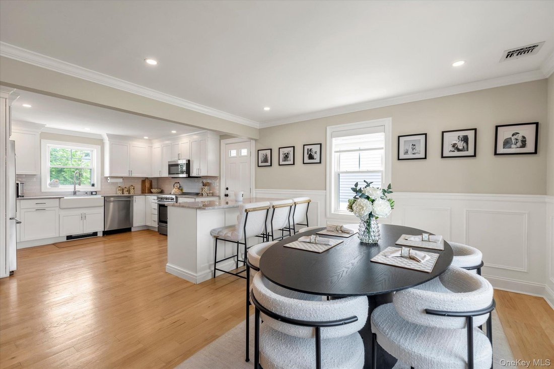 House in Bellmore, New York, United States 2 - 18683215