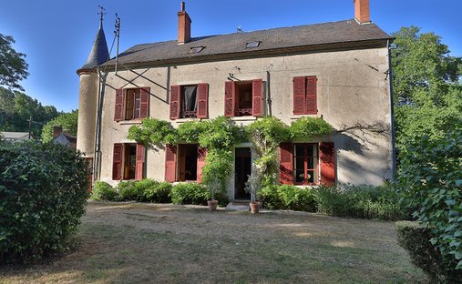 Villa in Mehun-sur-Yevre, Centre-Val de Loire, France 1