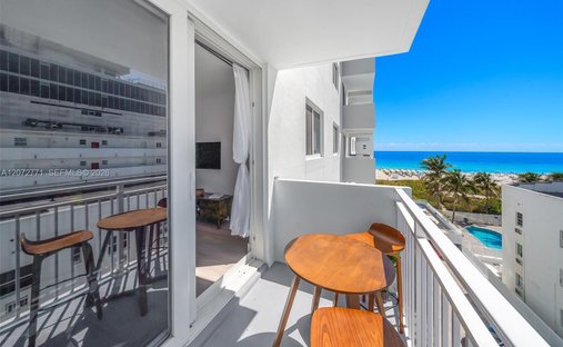 Condo in Miami Beach, Florida, United States 1