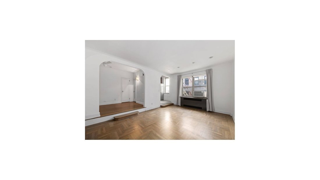 New York, New York, United States 3 - 18683243