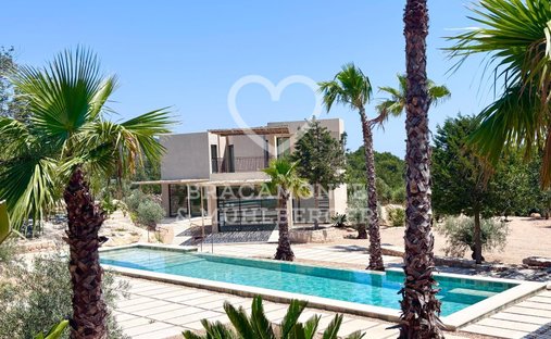 Finca in Sant Carles de Peralta, Santa Eularia des Riu, Balearic Islands 1