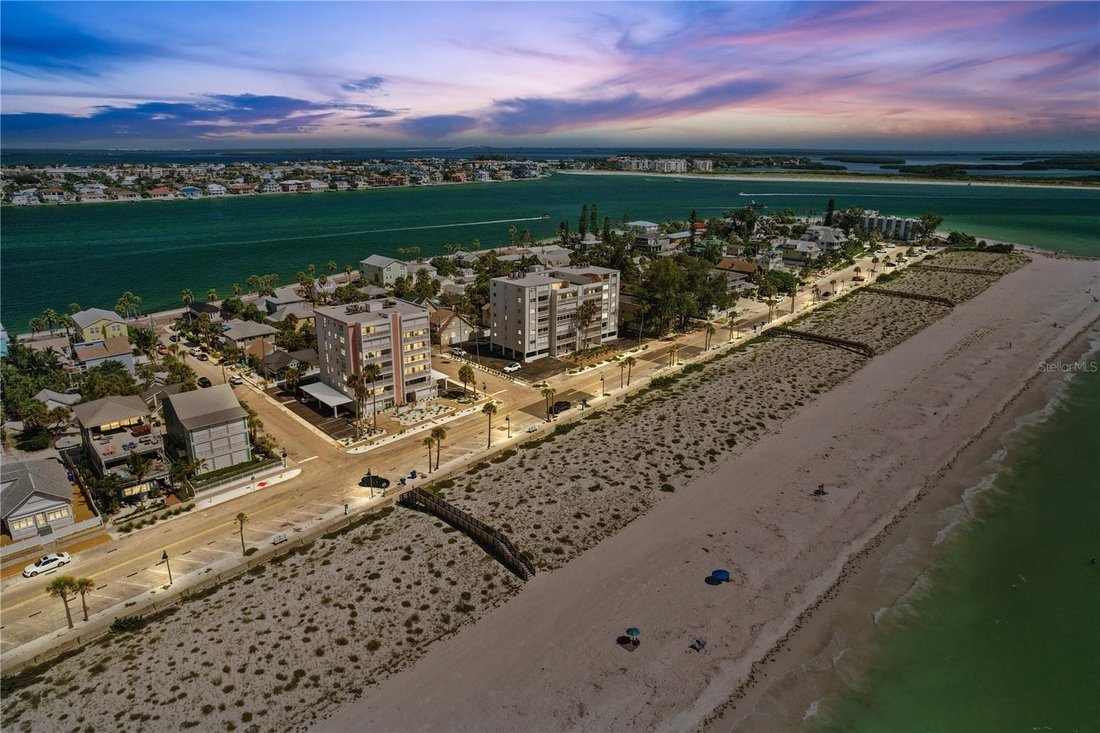 Condo in St. Pete Beach, Florida, United States 1 - 18680486
