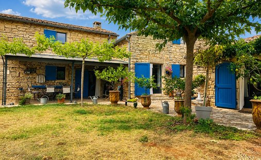 Villa in Orgnac-l'Aven, Auvergne-Rhône-Alpes, France 1