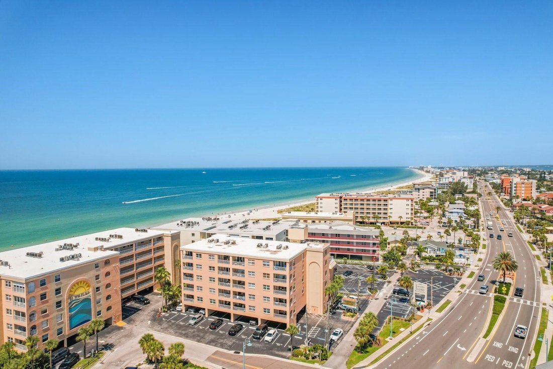 Condo in Madeira Beach, Florida, United States 1 - 18680539