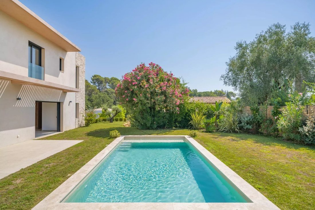 Villa in Mougins, Provence-Alpes-Côte d'Azur, France 1 - 18681392