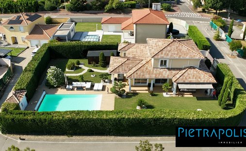 Villa in Les Hauts de Saint Bonnet, Saint-Bonnet-de-Mure, France 1