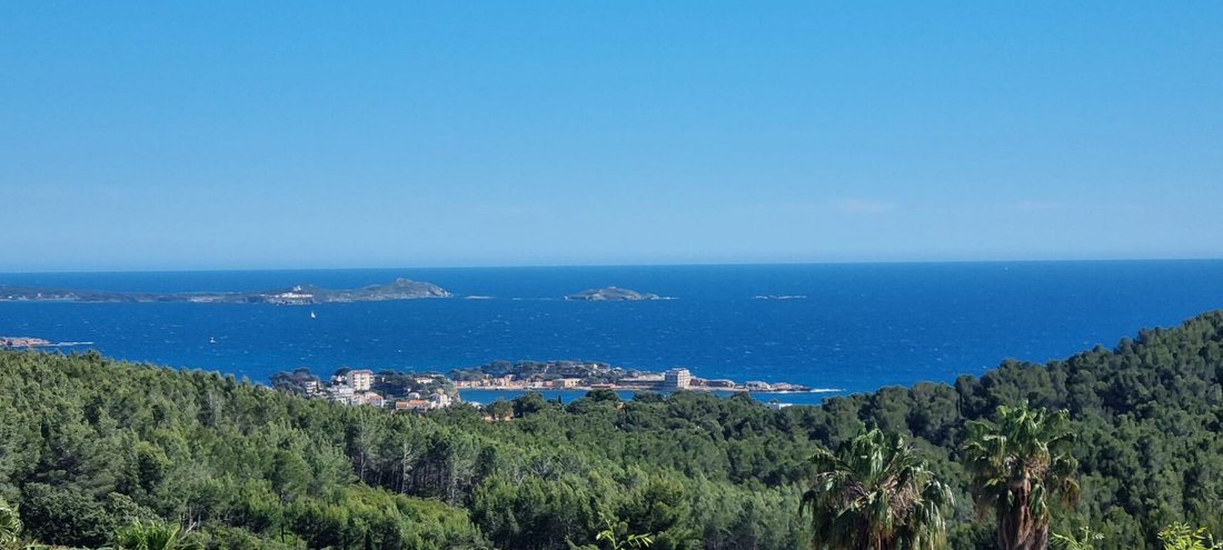 Villa in Cuges-les-Pins, Provence-Alpes-Côte d'Azur, France 1 - 18681555