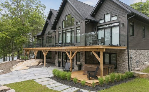 Country House in Carling, Ontario, Canada 1