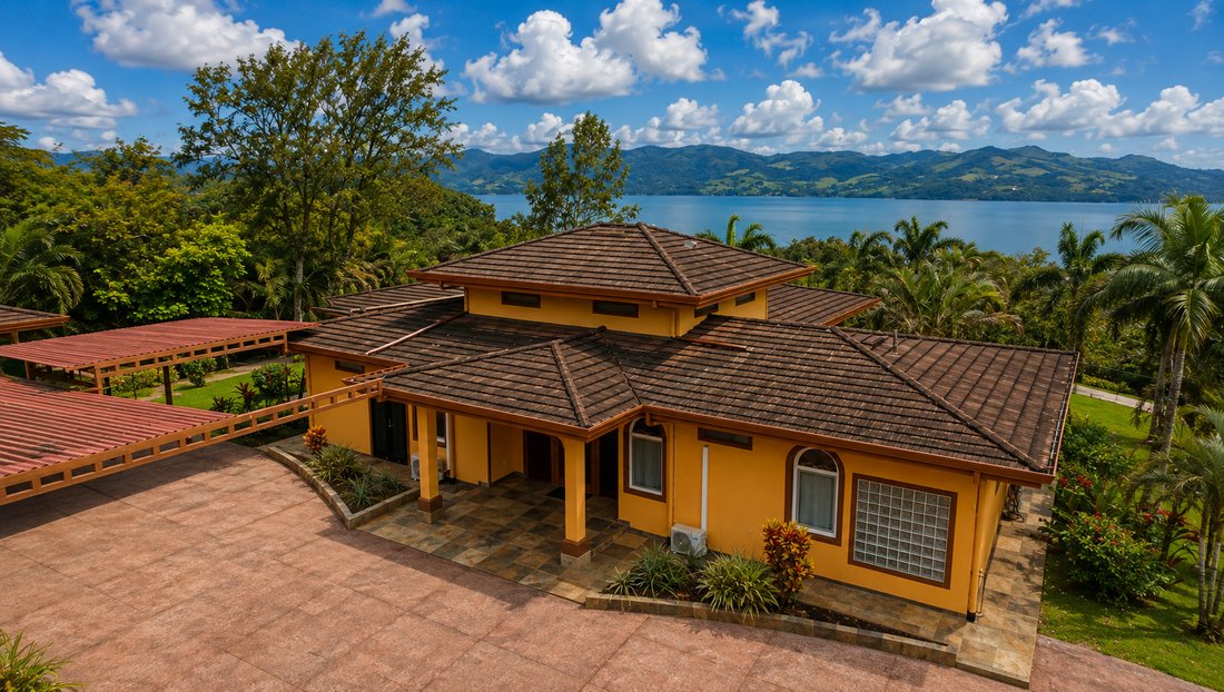 Villa in Nuevo Arenal, Guanacaste Province, Costa Rica 1 - 18680478