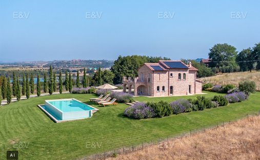 Country House in Castiglione del Lago, Umbria, Italy 1