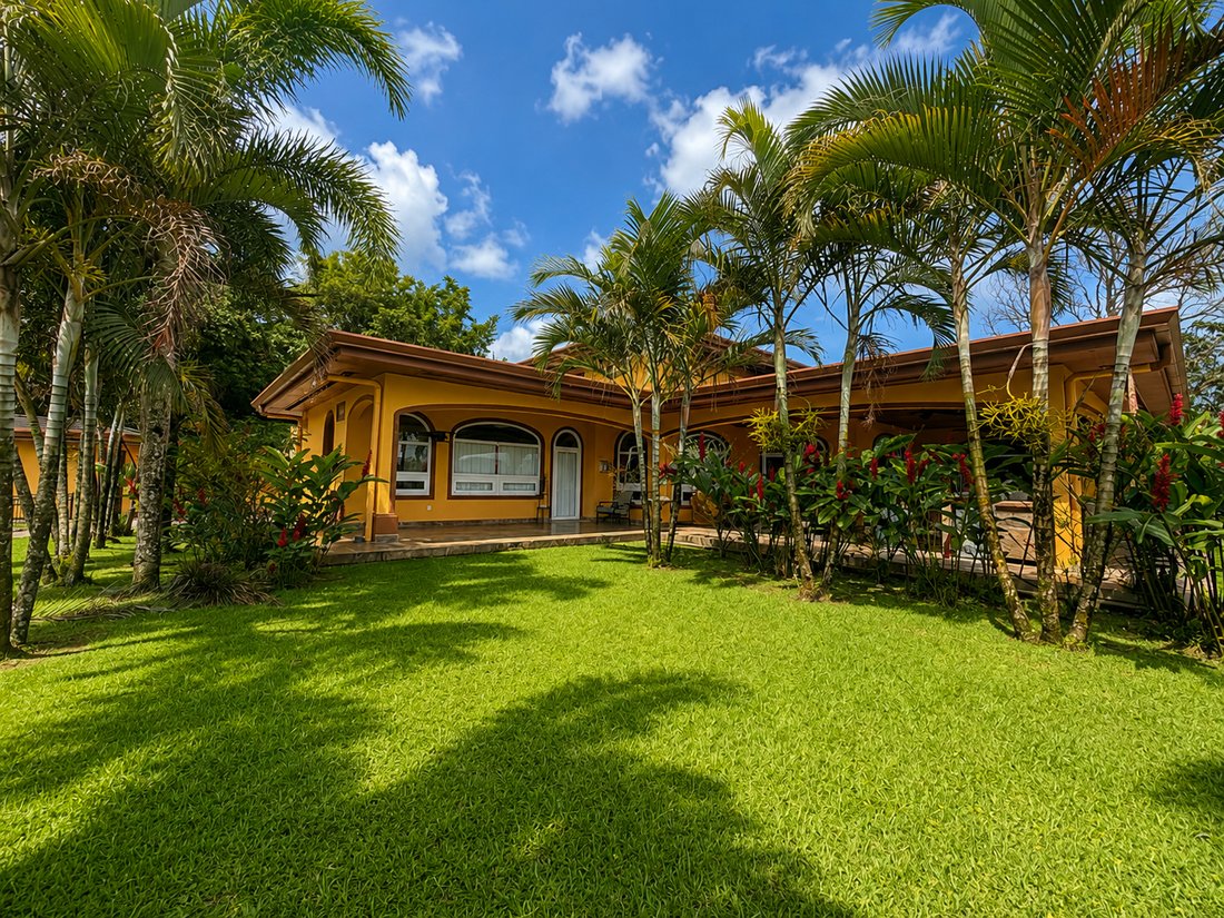 Villa in Nuevo Arenal, Guanacaste Province, Costa Rica 5 - 18680478