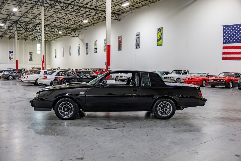 Coupe in Plainfield, United States 4 - 18684926