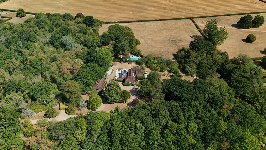 Country House in Pinkneys Green, England 5 - 18684980