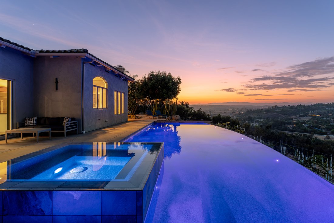 Bonsall, California, United States 1 - 18685413