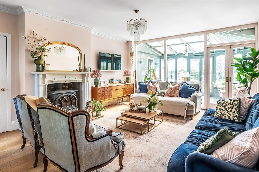 House in Surrey, England 2 - 18684755