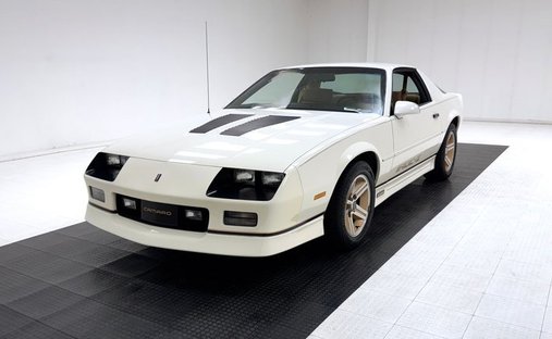 9 333 Miles/Garage Kept/305ci HO V8/700R4 Auto/Collector Grade IROC/Pristine Car in Morgantown, United States 1
