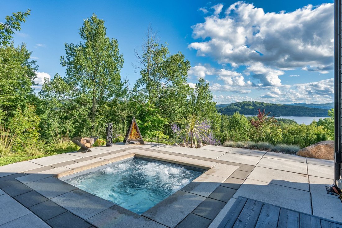 House in Mont-Tremblant, Quebec, Canada 2 - 18096452