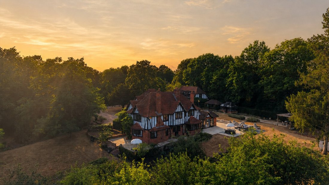 Country House in Pinkneys Green, England 1 - 18684980