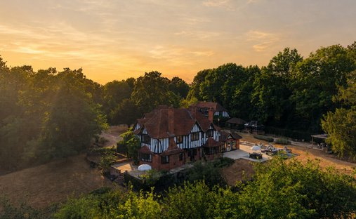 Country House in Pinkneys Green, England 1