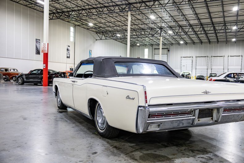 Cabriolet in Plainfield, United States 4 - 18684901