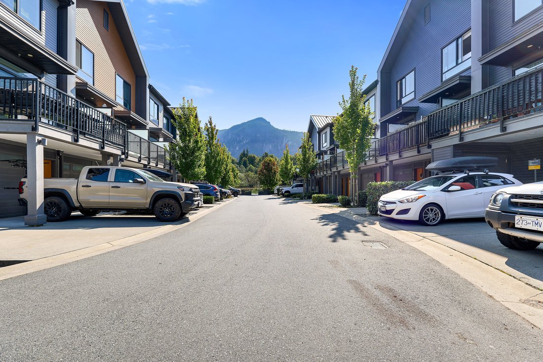 Townhouse in Squamish, British Columbia, Canada 4 - 18685383