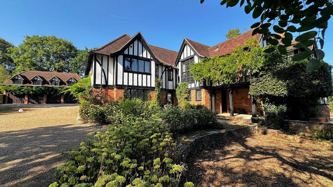 Country House in Pinkneys Green, England 3 - 18684980
