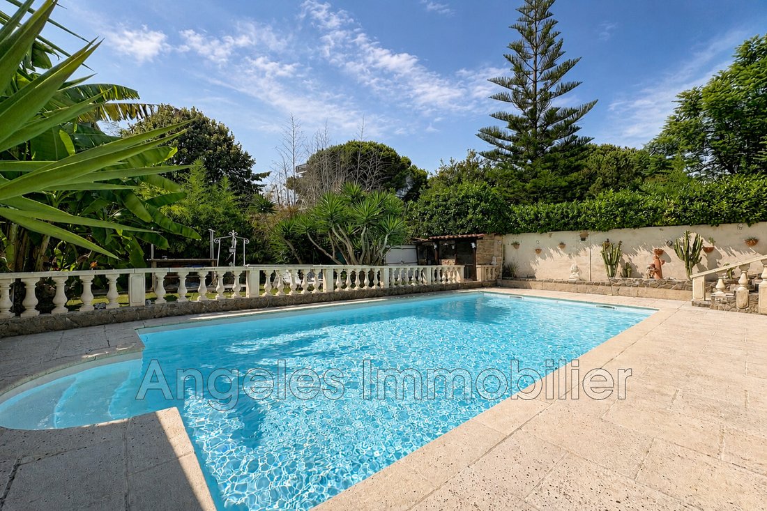 Villa in Les Cougoulins-Rastines, Antibes, France 2 - 18685361