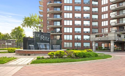 Apartment in Côte Saint-Luc, Quebec, Canada 1