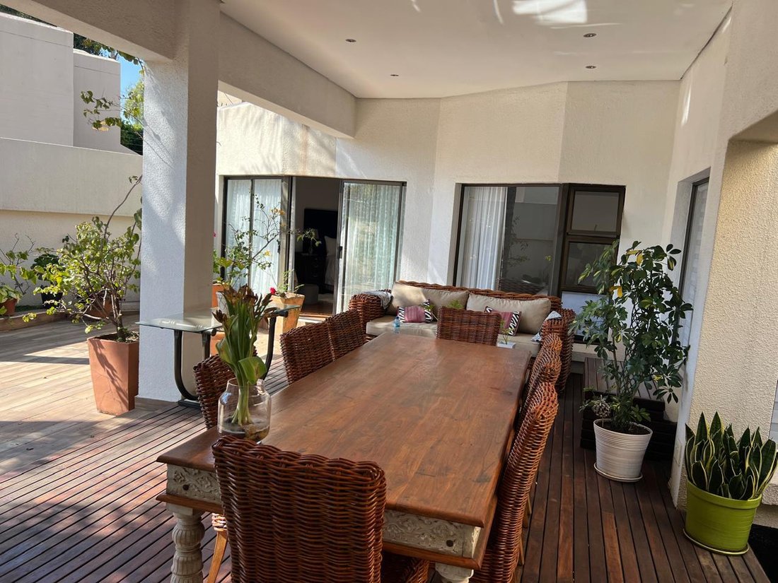 Townhouse in Sandown, Gauteng, South Africa 3 - 18685072