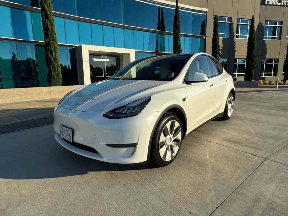Suv in Newport Beach, CA, United States 2 - 18666725