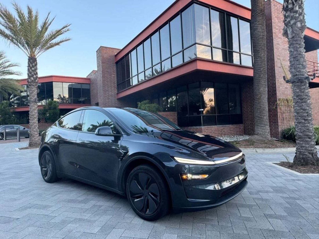 Suv in Newport Beach, CA, United States 3 - 18685516