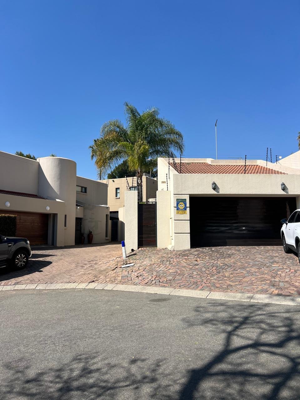 Townhouse in Sandown, Gauteng, South Africa 1 - 18685072
