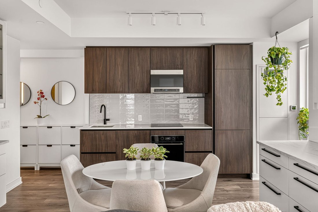Condo in Toronto, Ontario, Canada 2 - 18685415