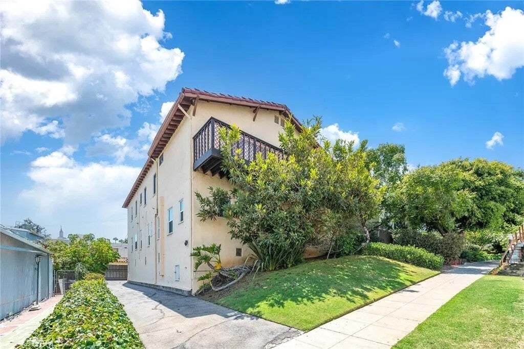Los Angeles, California, United States 1 - 18685310