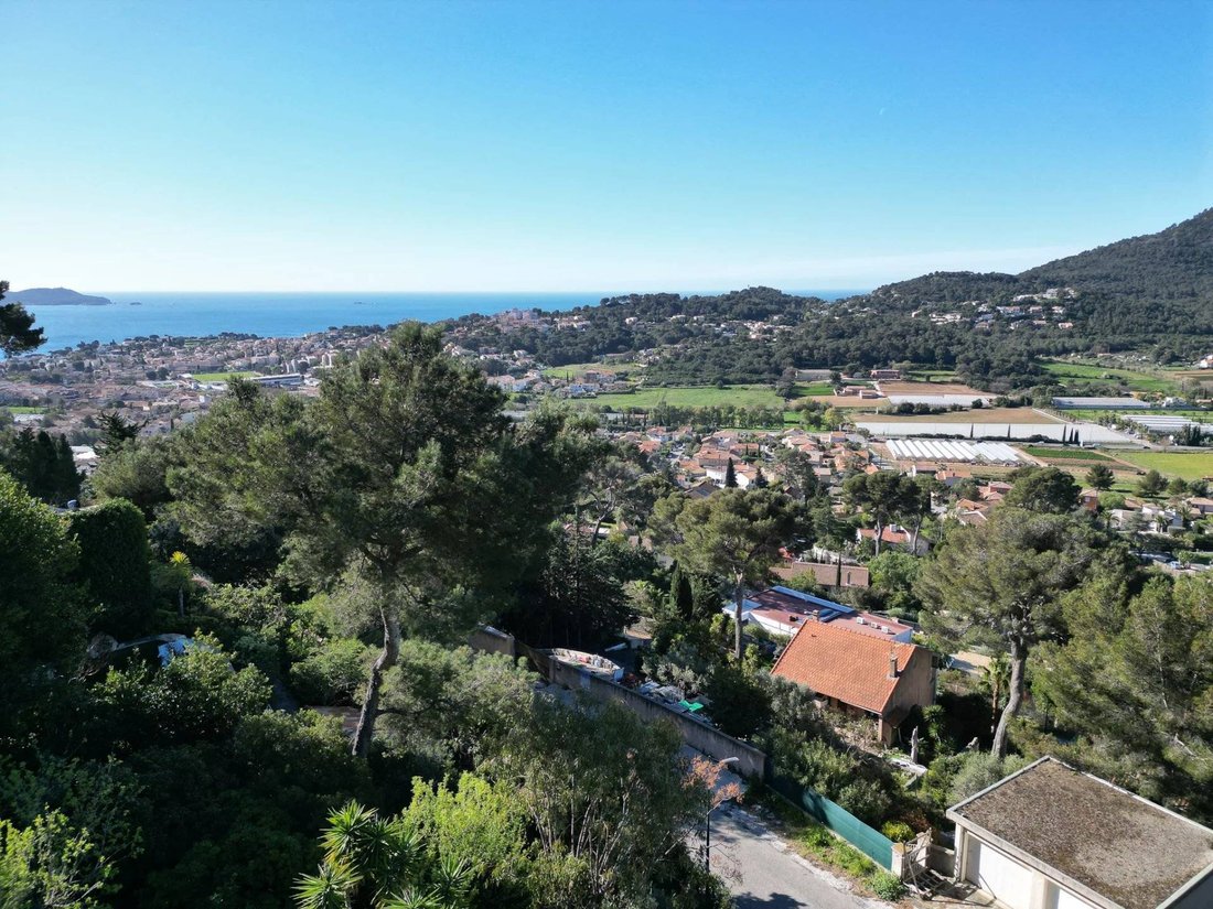 Estate in Centre Ville, Carqueiranne, France 2 - 17449014