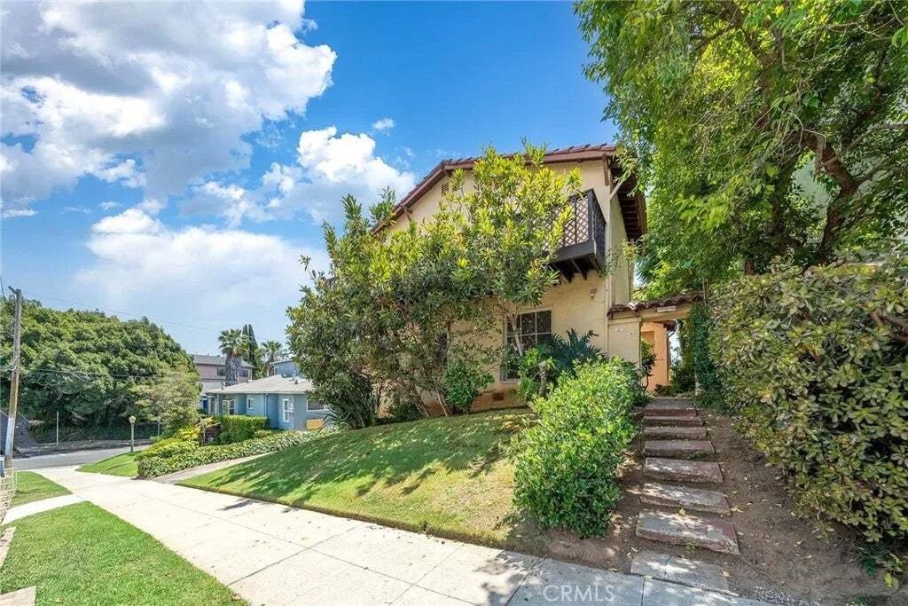 Los Angeles, California, United States 3 - 18685310