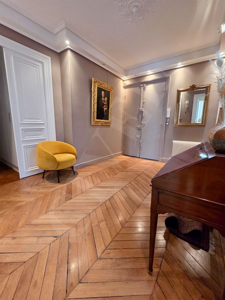 Apartment in Saint Philippe du Roule, Paris 8e Arrondissement, Paris 3 - 18685035