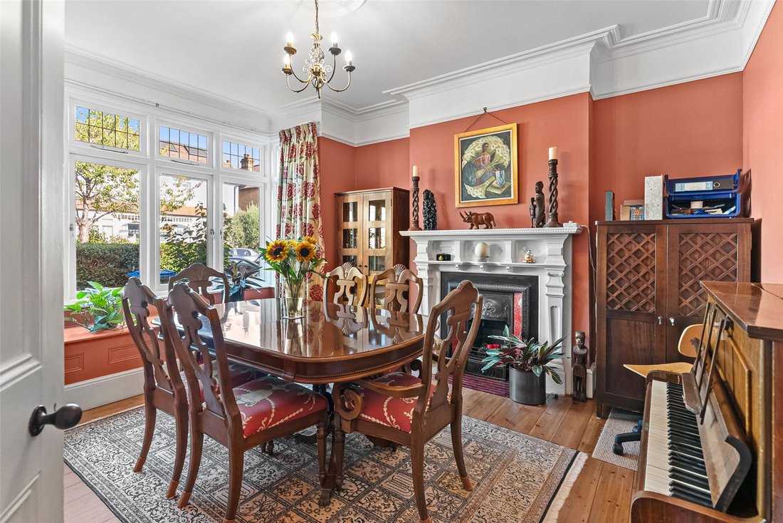 House in Richmond Upon Thames, England 2 - 18684743
