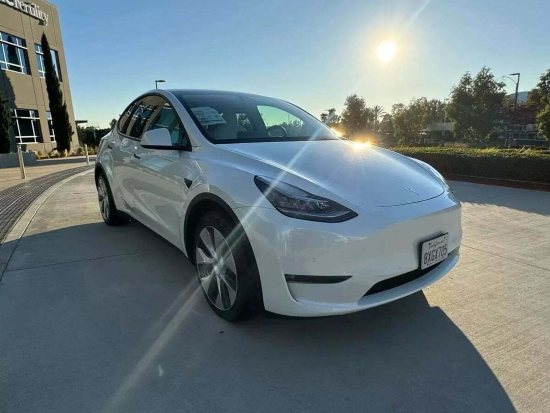Suv in Newport Beach, CA, United States 5 - 18666725