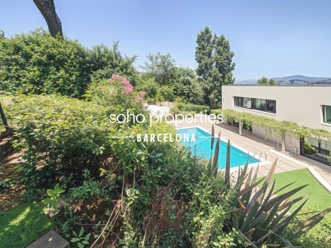 Villa in Sarrià-Sant Gervasi, Barcelona, Spain 1 - 18684804