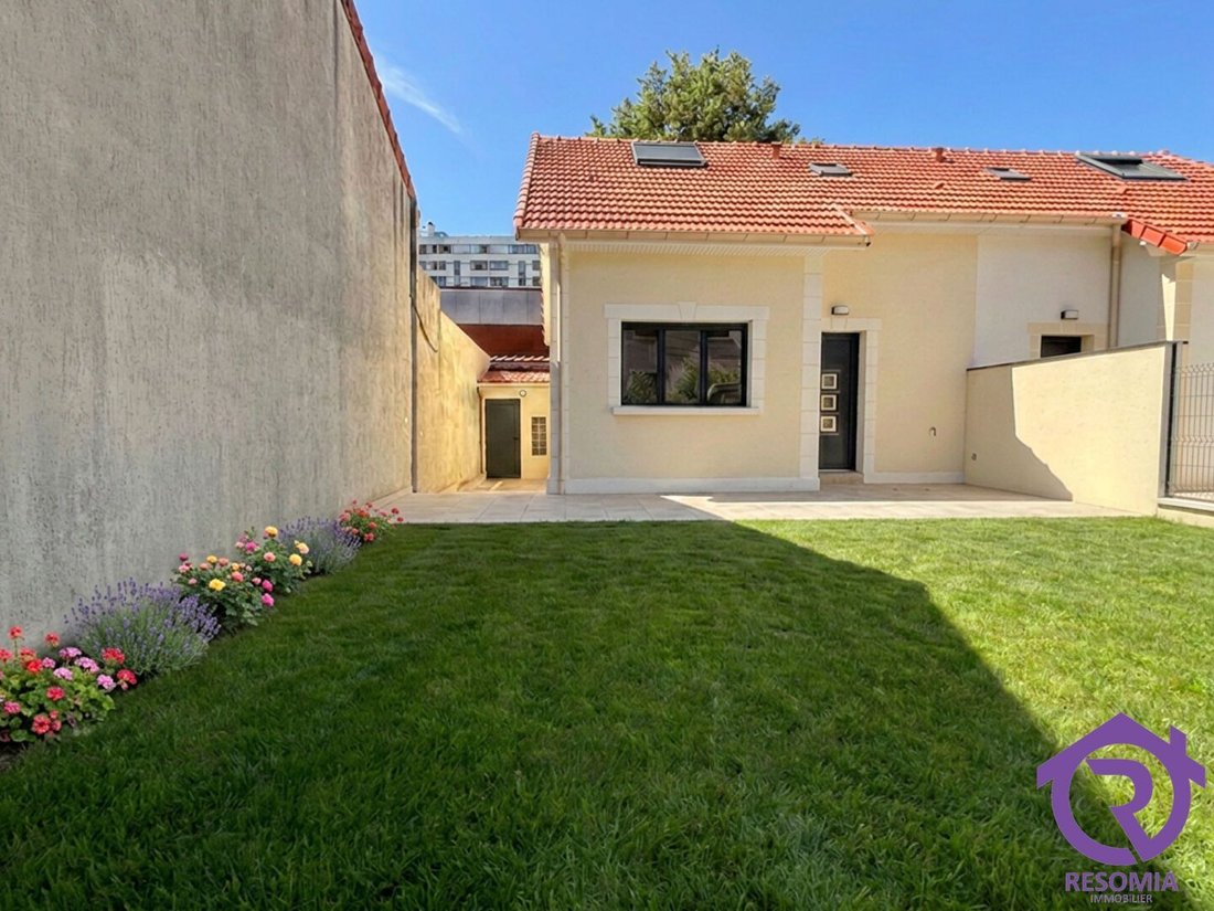 House in Centre Ville-Sarments, Châtillon, France 1 - 18685085