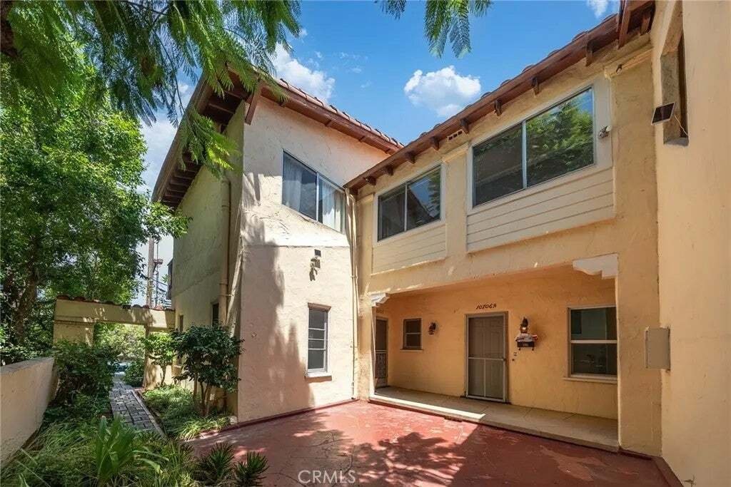 Los Angeles, California, United States 2 - 18685310